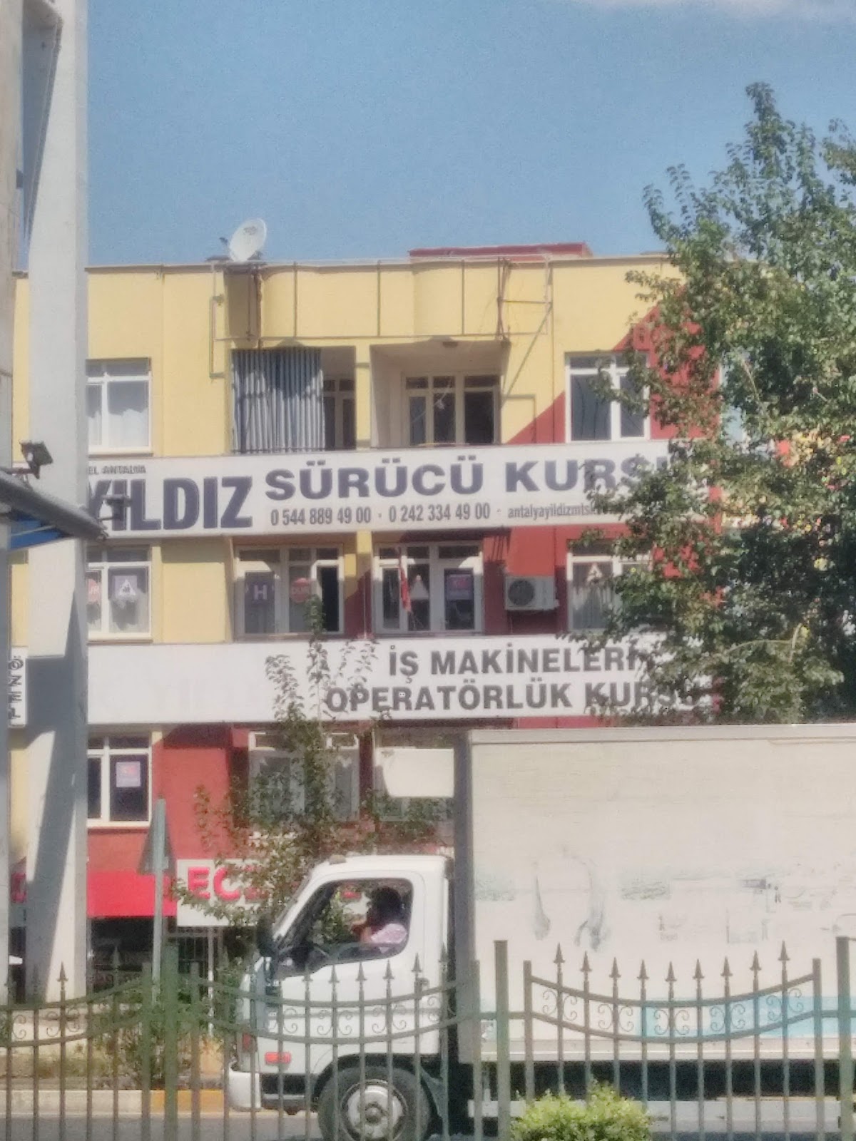 ÖZEL ANTALYA YILDIZ SÜRÜCÜ KURSLARI KEPEZ ŞUBESİ Yerel İşletme fotoğrafı 6